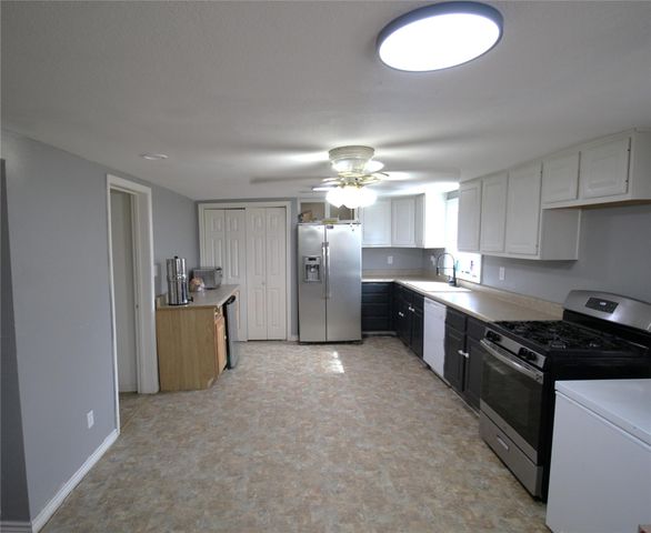 592 Burr Road, Madisonville, TX 77864