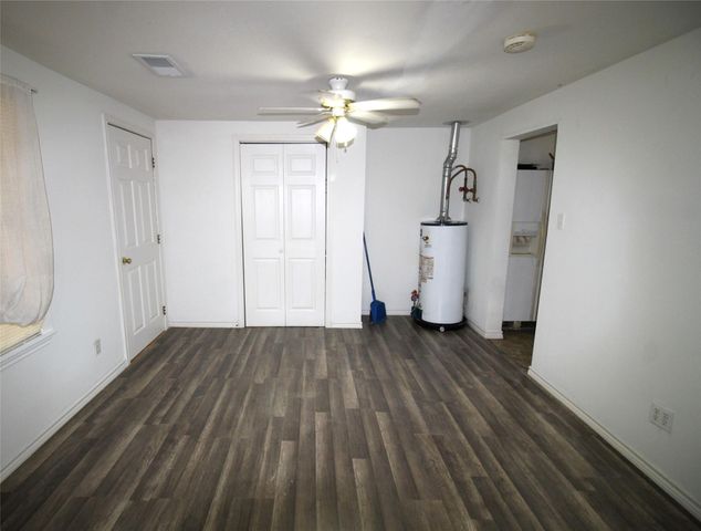 592 Burr Road, Madisonville, TX 77864