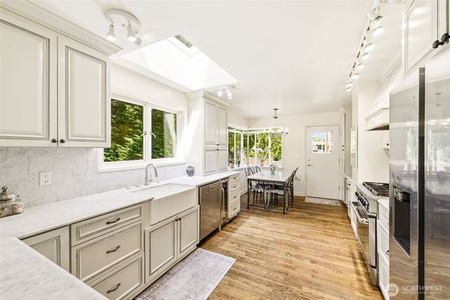 1637 Broadmoor Drive E, Seattle, WA 98112