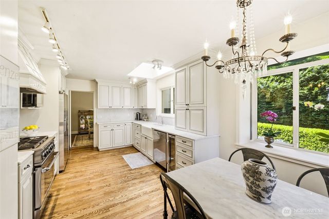 1637 Broadmoor Drive E, Seattle, WA 98112