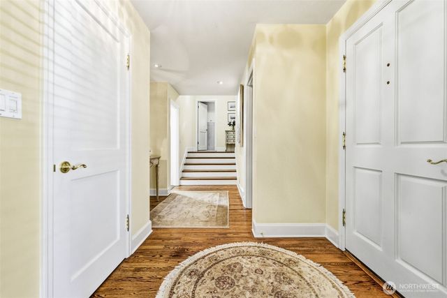 1637 Broadmoor Drive E, Seattle, WA 98112