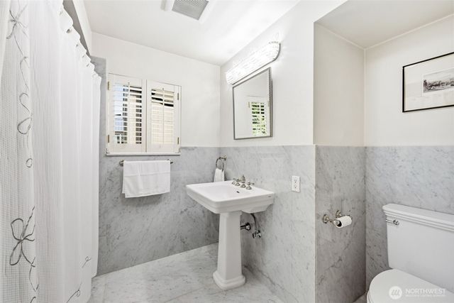 1637 Broadmoor Drive E, Seattle, WA 98112