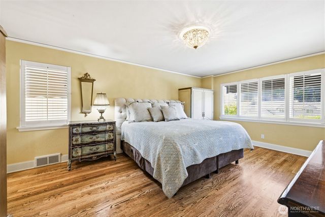 1637 Broadmoor Drive E, Seattle, WA 98112