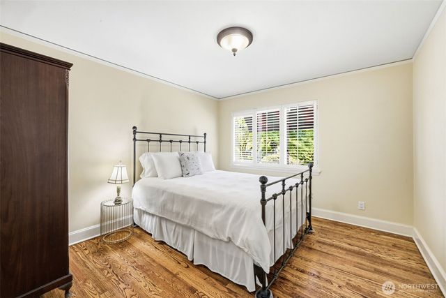 1637 Broadmoor Drive E, Seattle, WA 98112
