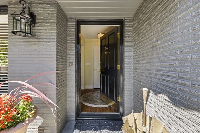 1637 Broadmoor Drive E, Seattle, WA 98112