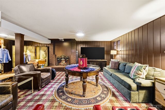 1637 Broadmoor Drive E, Seattle, WA 98112