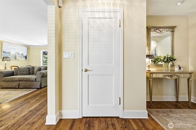 1637 Broadmoor Drive E, Seattle, WA 98112