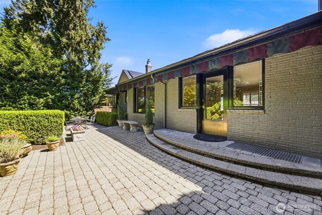 1637 Broadmoor Drive E, Seattle, WA 98112
