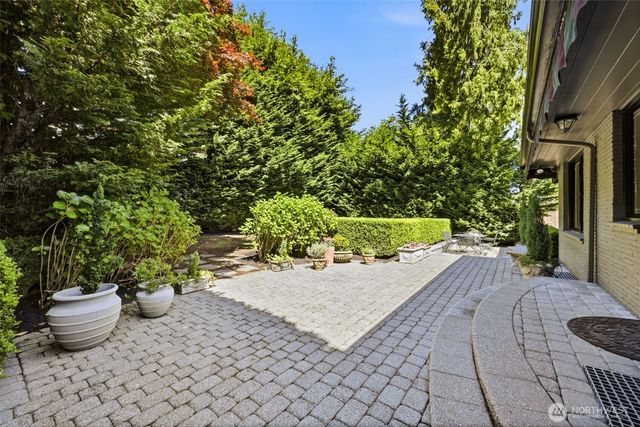 1637 Broadmoor Drive E, Seattle, WA 98112
