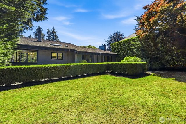 1637 Broadmoor Drive E, Seattle, WA 98112