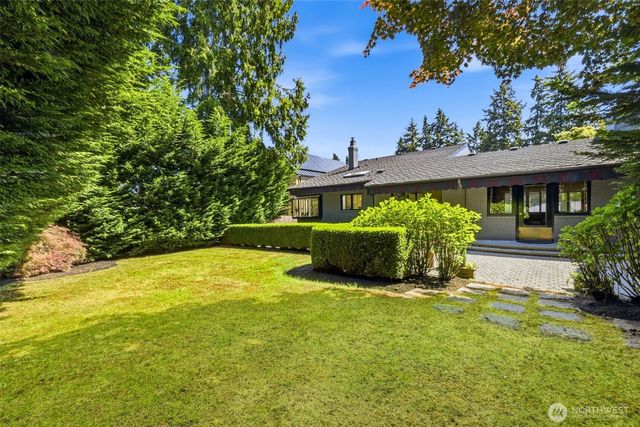 1637 Broadmoor Drive E, Seattle, WA 98112