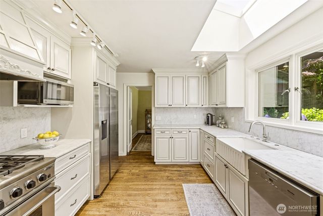 1637 Broadmoor Drive E, Seattle, WA 98112