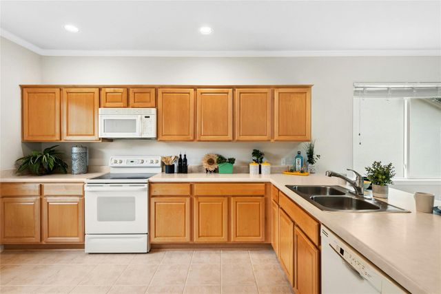 402 Colorado River RD, Georgetown, TX 78633