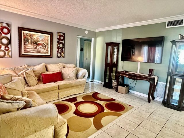 434 Pine Glen Lane A1, Greenacres, FL 33463