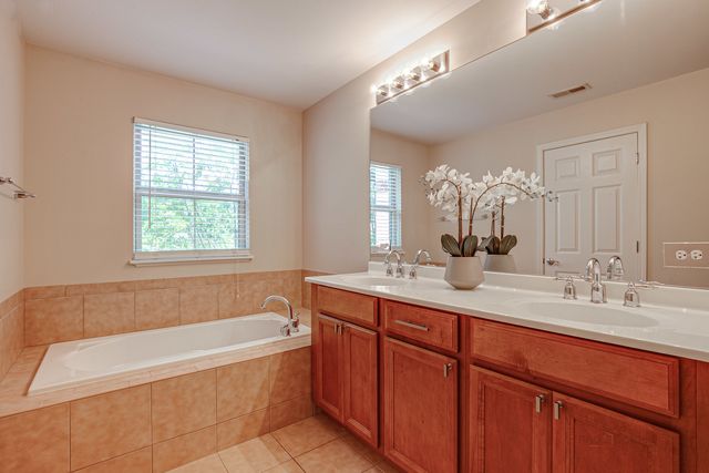 726 Summit Lane, Vernon Hills, IL 60061