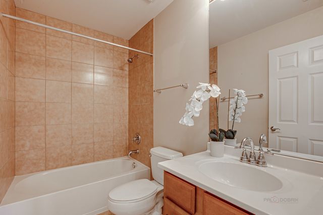 726 Summit Lane, Vernon Hills, IL 60061