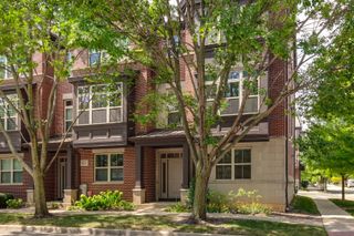726 Summit Lane, Vernon Hills, IL 60061
