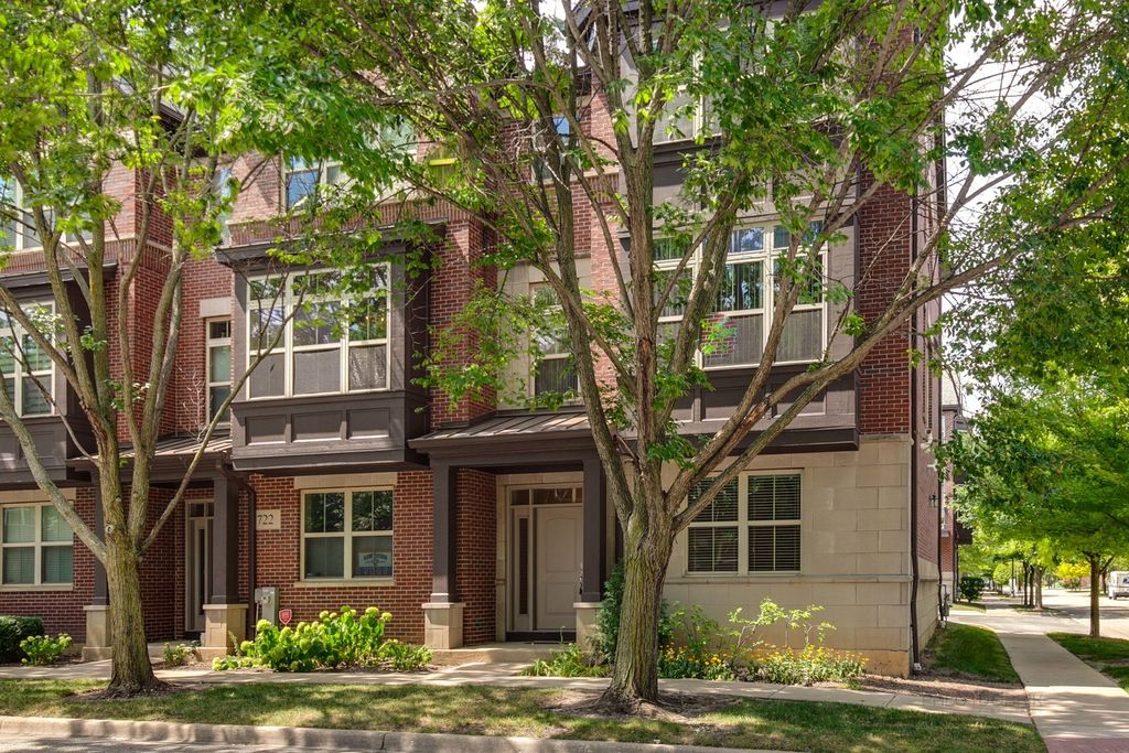 726 Summit Lane, Vernon Hills, IL 60061
