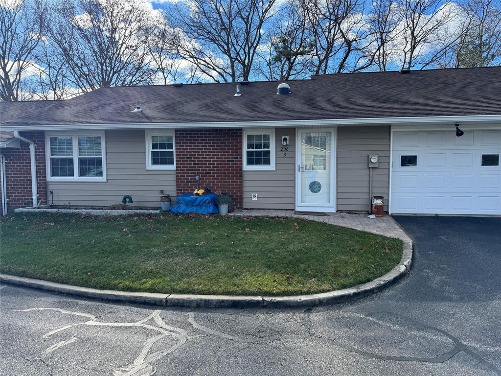 256 newcastle Court B, Ridge, NY 11961