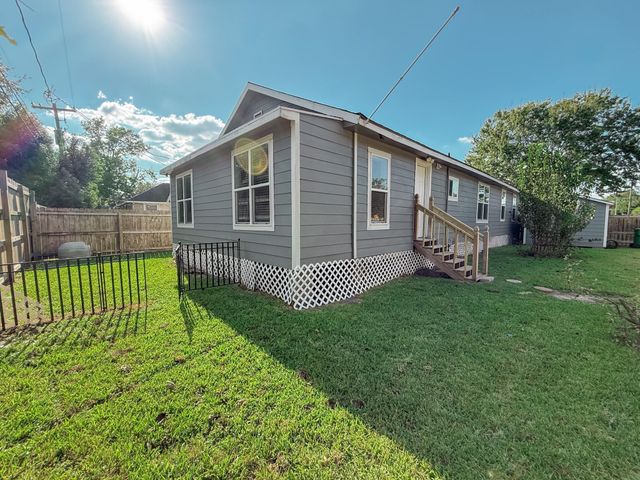 4901 Elm Street, Seabrook, TX 77586