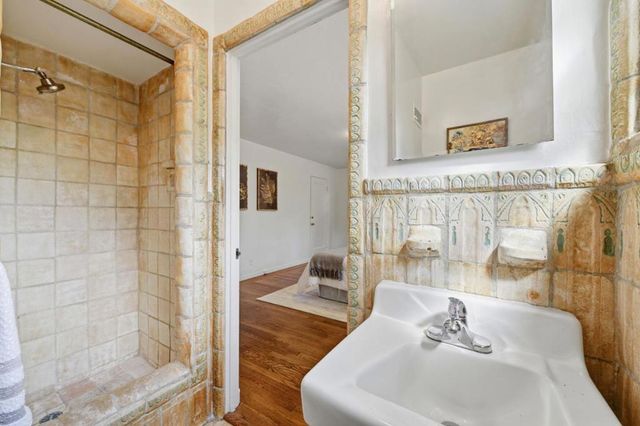 1665 Middlefield Road, Palo Alto, CA 94301