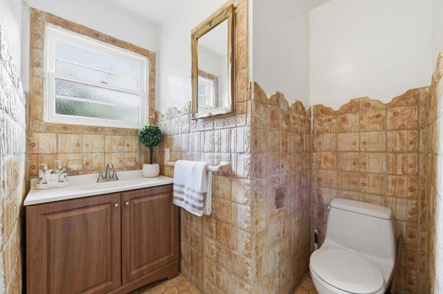 1665 Middlefield Road, Palo Alto, CA 94301