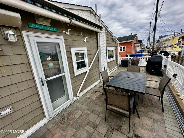 37 E Flamingo Way, Lavallette, NJ 08735