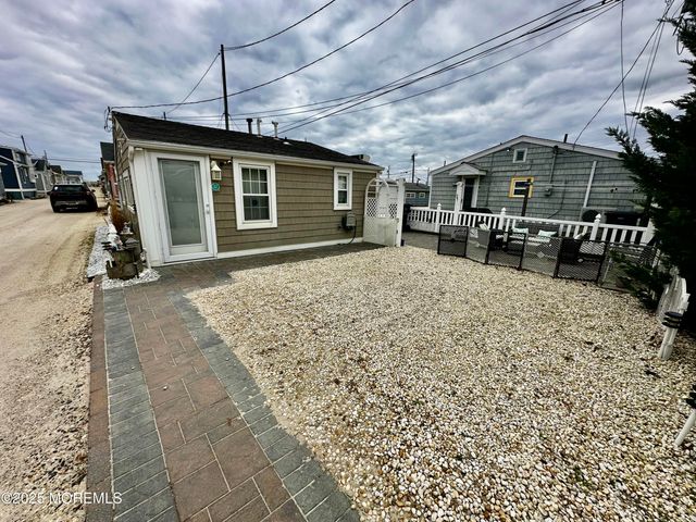 37 E Flamingo Way, Lavallette, NJ 08735