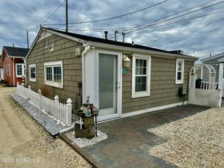 37 E Flamingo Way, Lavallette, NJ 08735