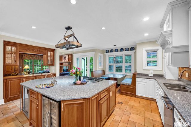 3211 N ELMCROFT Terrace, Peoria, IL 61604