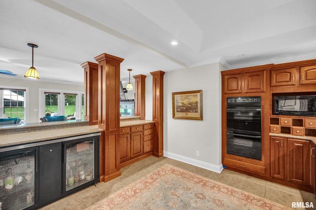 3211 N ELMCROFT Terrace, Peoria, IL 61604