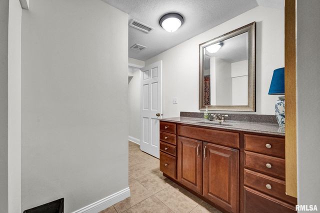 3211 N ELMCROFT Terrace, Peoria, IL 61604