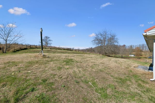 2554 Bakerton Rd, Red Boiling Springs, TN 37150