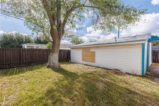 1350 Ormond Dr, Corpus Christi, TX 78415