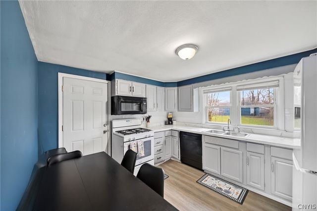 4878 Bear Road, Clay, NY 13088