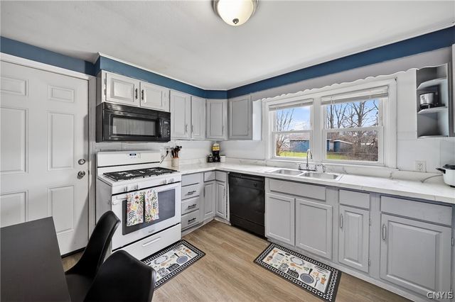 4878 Bear Road, Clay, NY 13088