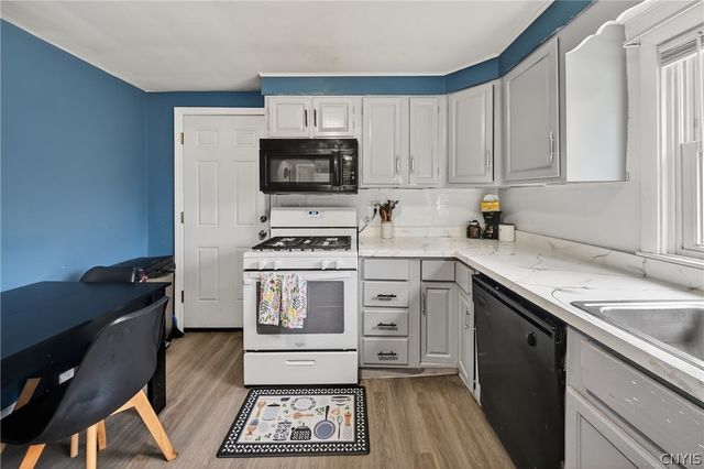 4878 Bear Road, Clay, NY 13088