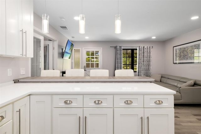 615 S SHADE AVENUE, Sarasota, FL 34237