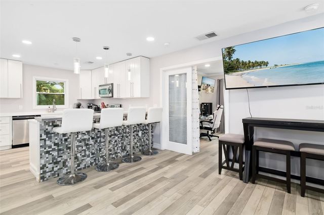 615 S SHADE AVENUE, Sarasota, FL 34237