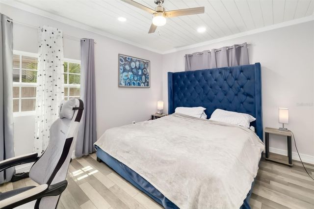615 S SHADE AVENUE, Sarasota, FL 34237