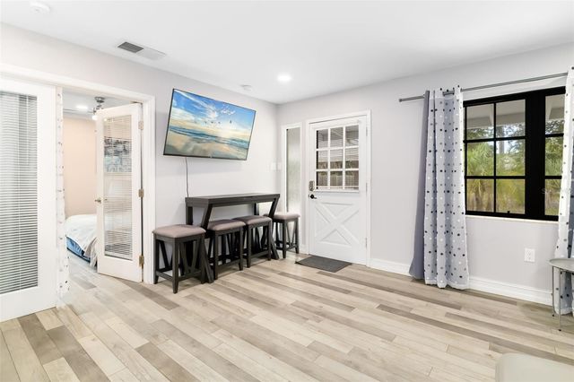 615 S SHADE AVENUE, Sarasota, FL 34237