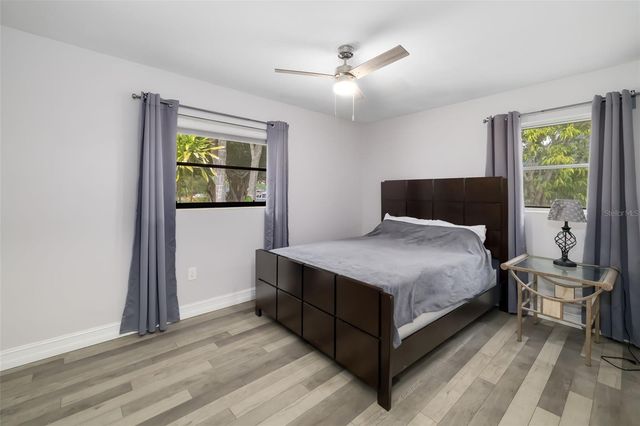 615 S SHADE AVENUE, Sarasota, FL 34237