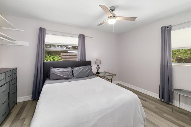 615 S SHADE AVENUE, Sarasota, FL 34237