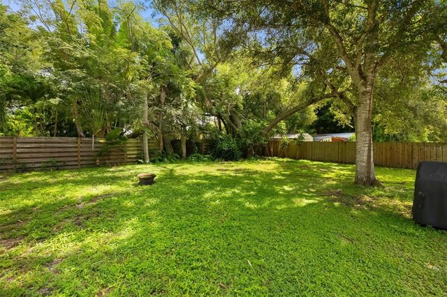 615 S SHADE AVENUE, Sarasota, FL 34237