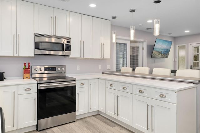615 S SHADE AVENUE, Sarasota, FL 34237