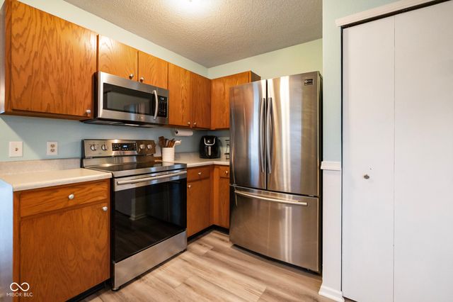 8532 Bluff Point Drive, Camby, IN 46113