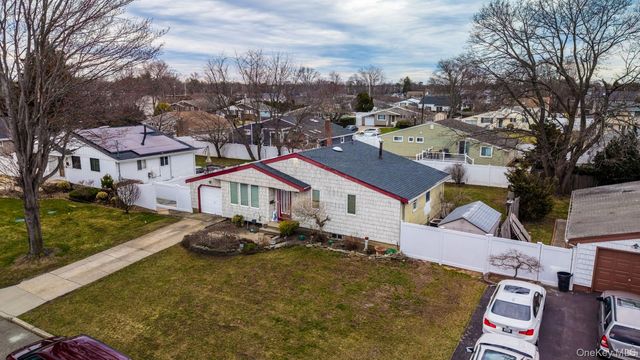 35 W 13th Street, Deer Park, NY 11729
