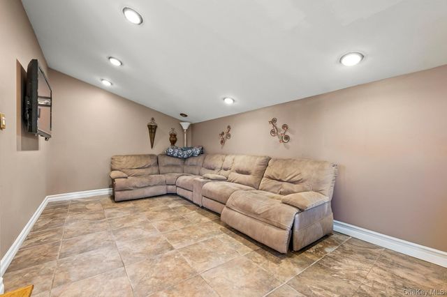 35 W 13th Street, Deer Park, NY 11729