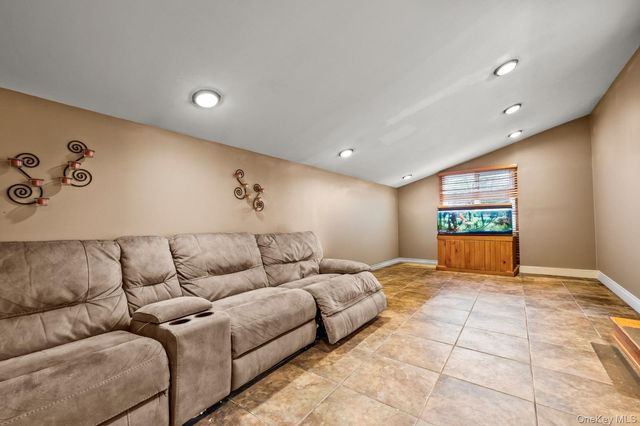 35 W 13th Street, Deer Park, NY 11729