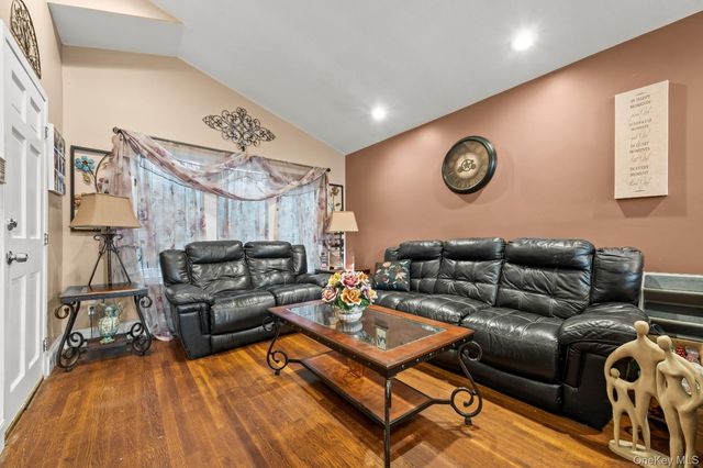 35 W 13th Street, Deer Park, NY 11729